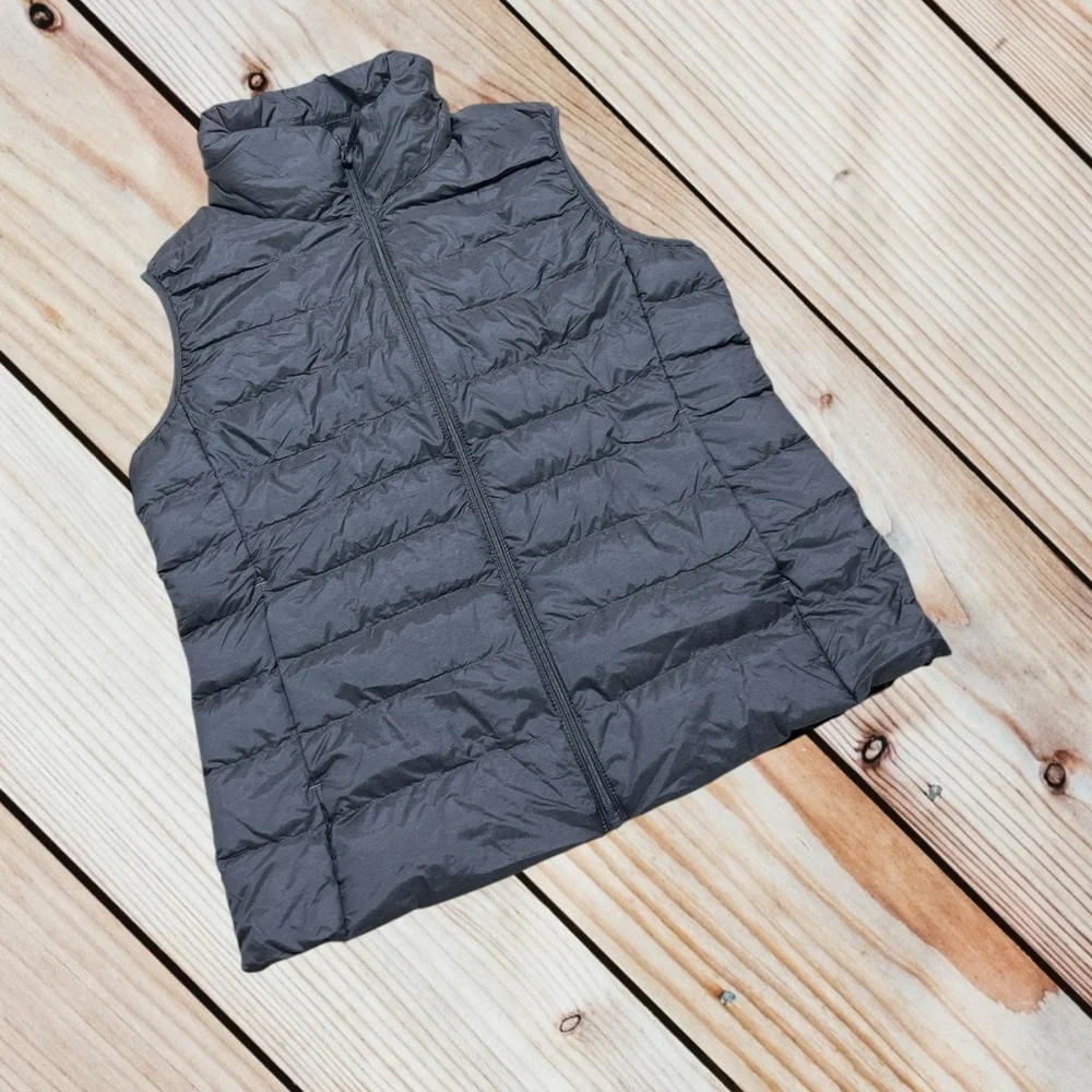 Uniqlo M charcoal grey ultra light down vest